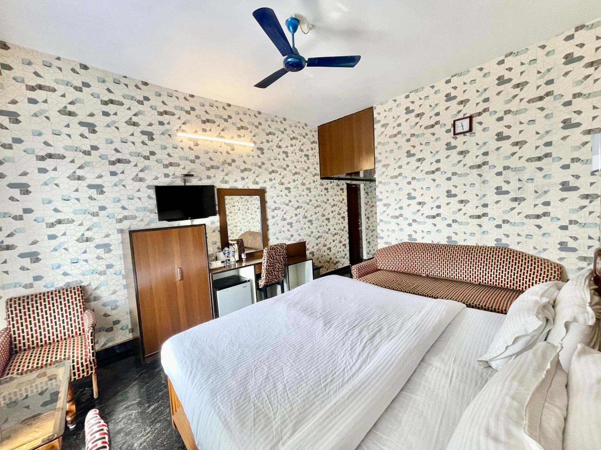 Hotel V-I Near Sea , Puri Private-Park -Gym-Spa Fully-Airconditioned-Hotel Lift-And-Parking-Facilities Breakfast-Included Zewnętrze zdjęcie